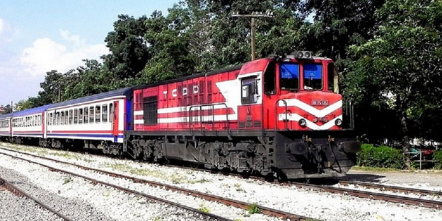 Tren yaşlı adama çarptı