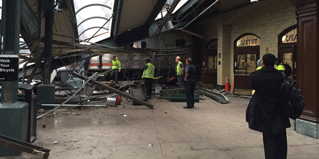 Tren yolcuların arasında daldı! 100’den fazla kişi…
