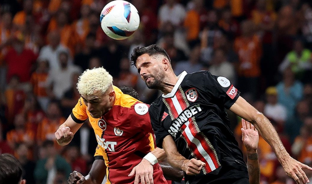 Trendyol Süper Lig: Gaziantep FK: 0 - Galatasaray: 1 (İlk yarı)