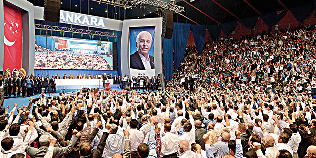 Tribünde Erbakan, sandıkta Kamalak