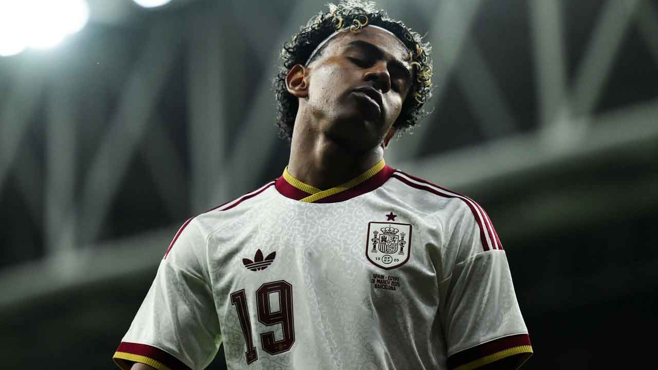 Tribünlerde skandal sloganlar! Lamine Yamal’dan İslam düşmanlarına ibretlik cevap