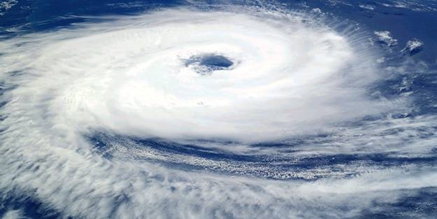 'Tropikal siklon' yaklaşıyor! Pakistan'da eğitime ara