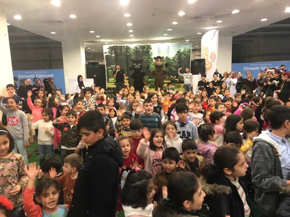 TRT Çocuk’un sevilen karakterileri Forum Erzurum’da çocuklarla buluştu 