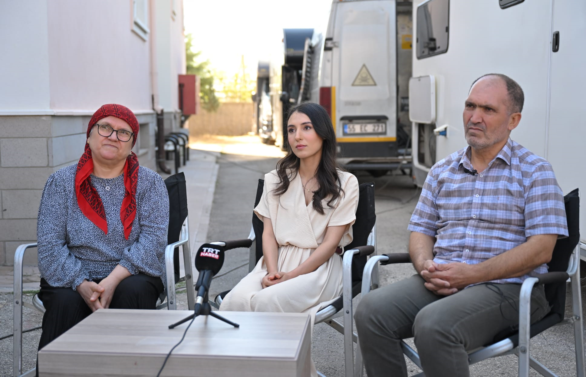 TRT Ortak Yapımı "Aybüke; Öğretmen Oldum Ben!"in Setine Şehidin Ailesinden Ziyaret