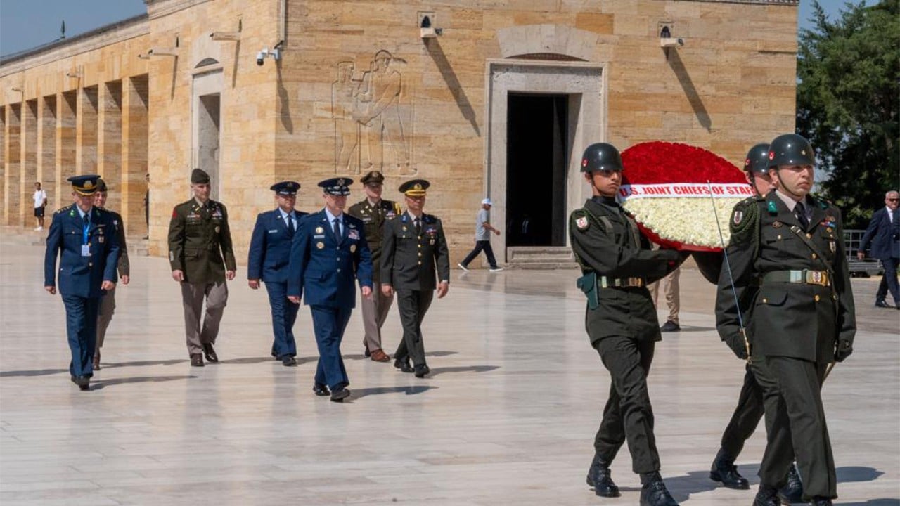 Trump, Anıtkabir'i ziyaret etmemişti ABD’li generalden laiklere bir parmak bal