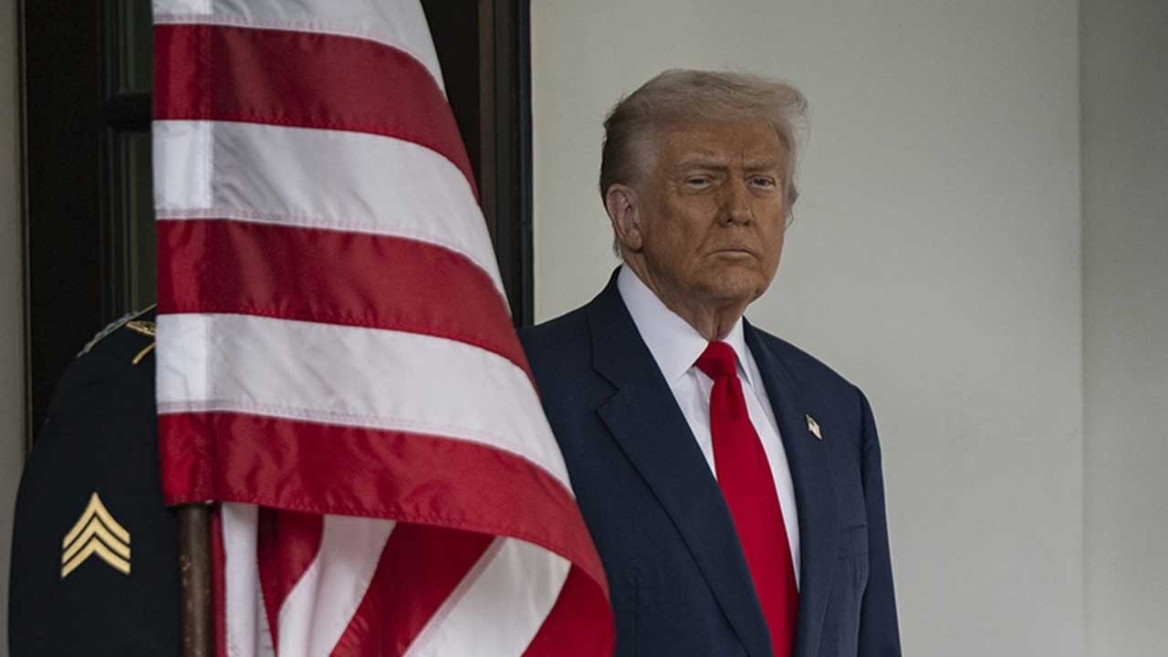 Trump, Beyaz Saray'da küfredip haritayı fırlattı: Kabul et ya da yok ol