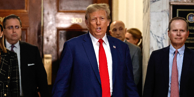 Trump bir kez daha hakim karşısında!