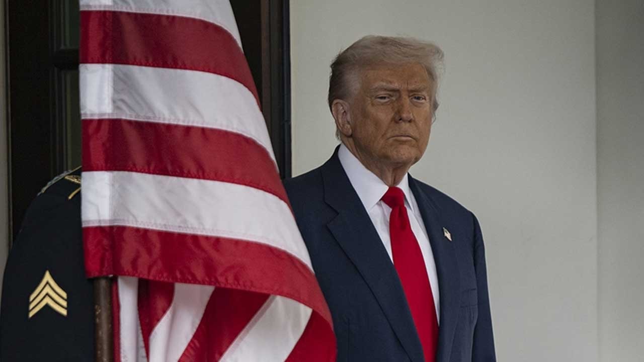 Trump duracağa benzemiyor! İthal kamyon ve otobüslere ek tarife getirdi