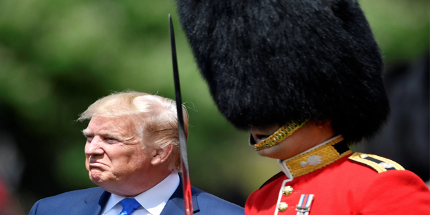 Trump, İngiliz Kraliyet Ailesine böyle sataştı! 'Prensi parmağında oynatıyor'