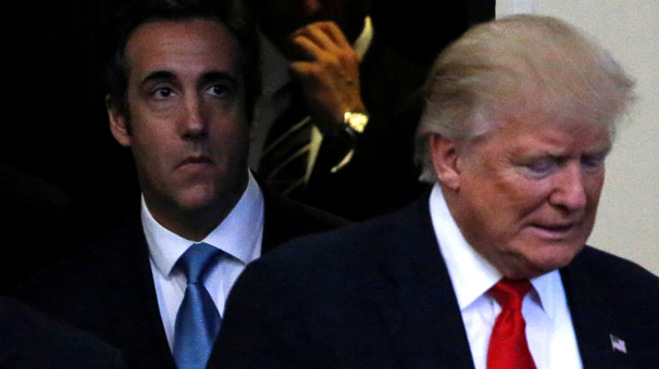 “Trump, ırkçı ve dolandırıcı”