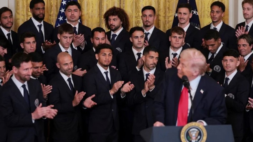 Trump nasıl öldürdüklerini söyledi onlar alkışladı! Messi ve Suarez’in insanlığı bu kadarmış