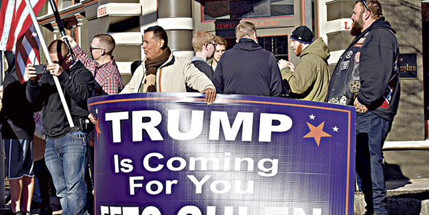 ‘Trump senin için geliyor FETO Gülen’ pankartı