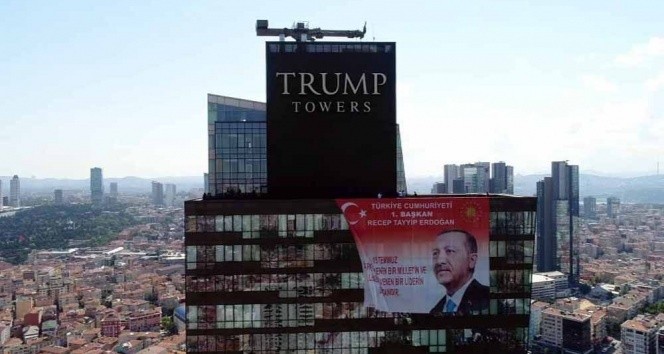 Trump Towers'ın tepesine Başkan Erdoğan pankartı!