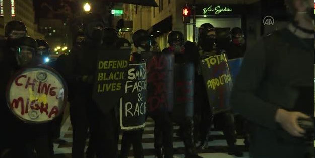 Trump ve Biden destekçileri Washington'da kapıştı