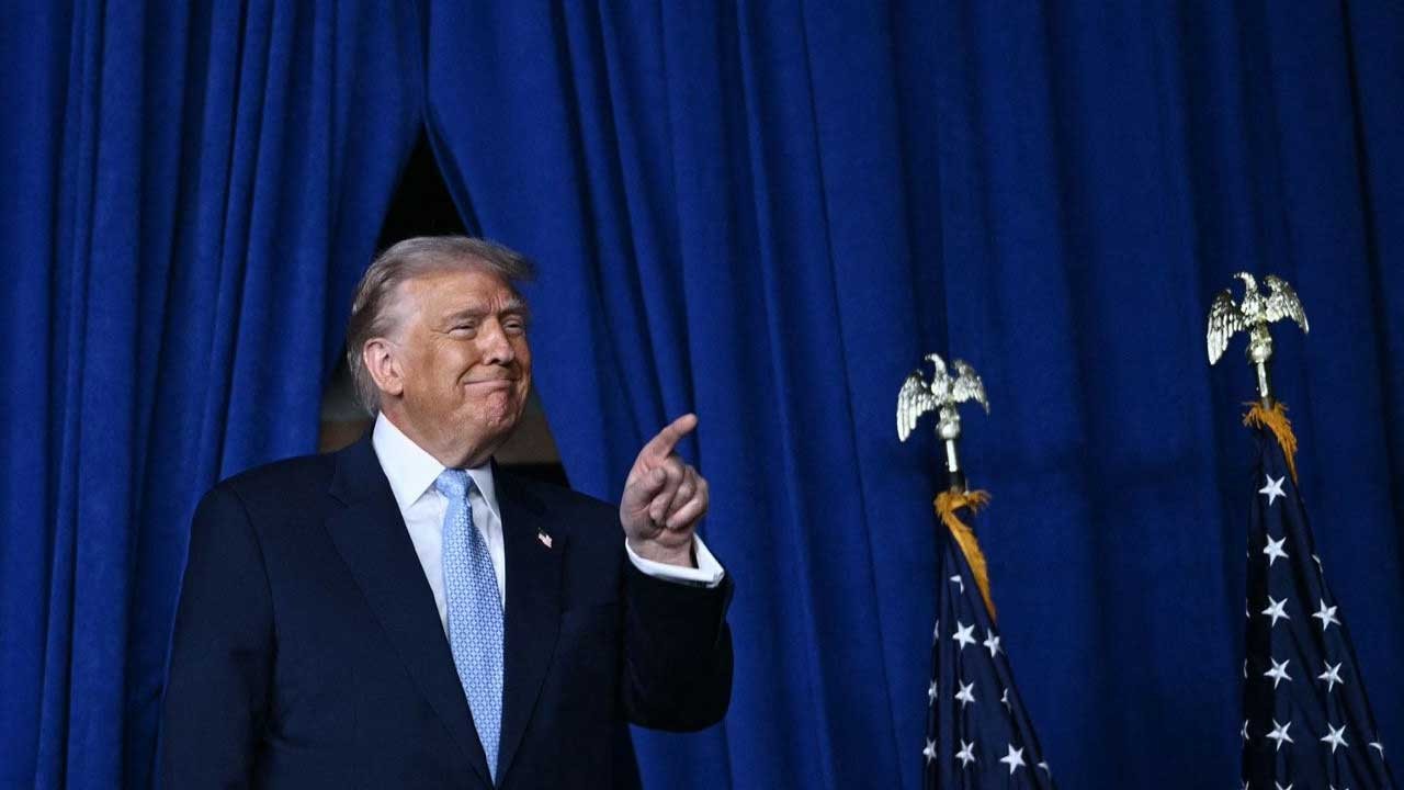 Trump yine geri vites yaptı! O ülkeye yönelik Tarifeleri kaldırdı