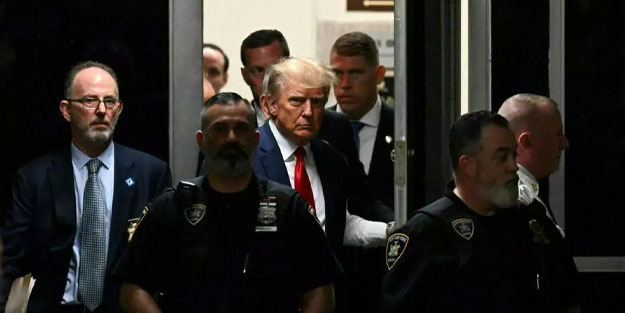 Trump'a 37 ayrı suçlama! Mahkeme ilk kararını verdi