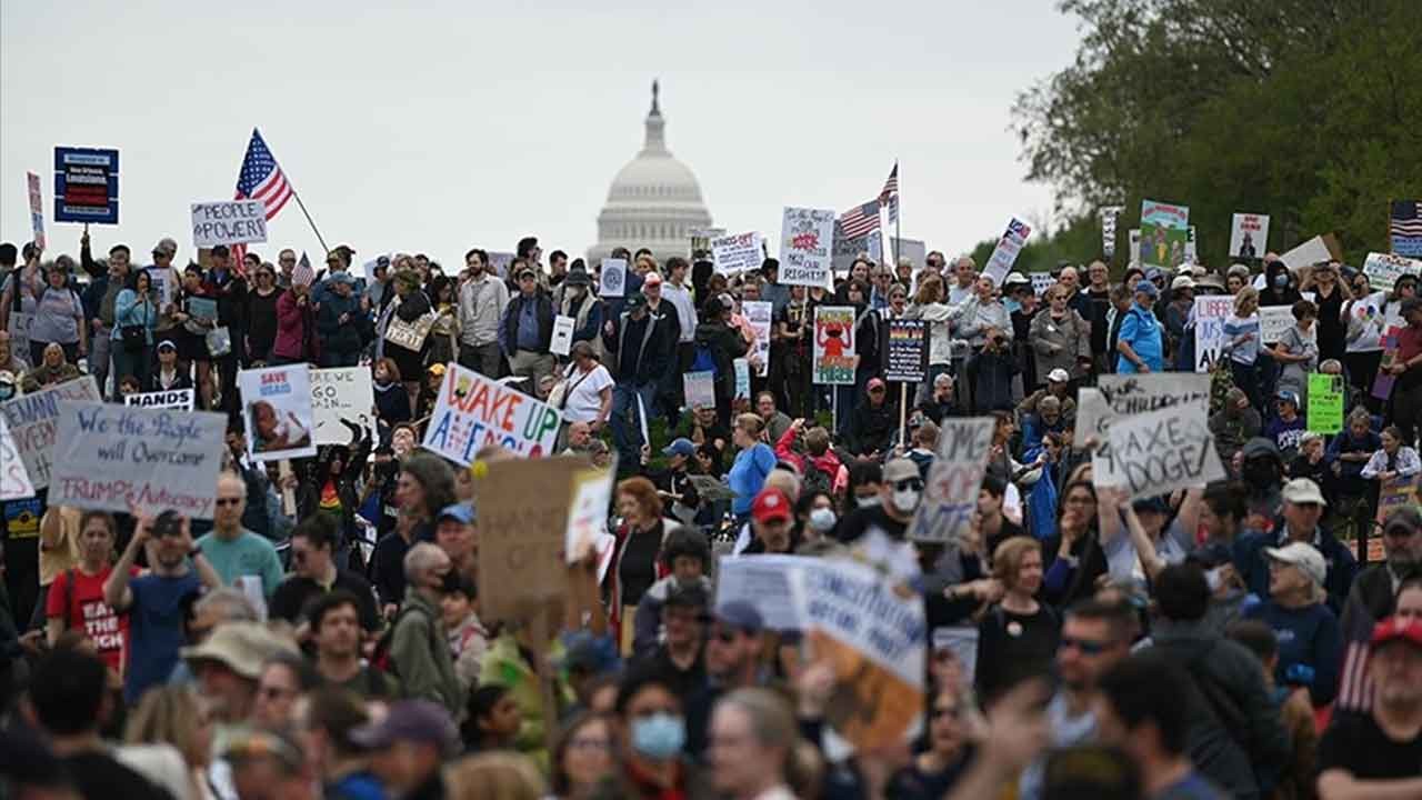 Trump'ın göçmen politikasına karşı ABD ayağa kalktı! Binlerce kişi sokaklara döküldü