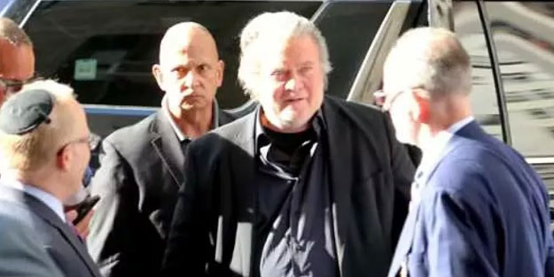 Trump'ın yakınındaki isim New York'ta teslim oldu