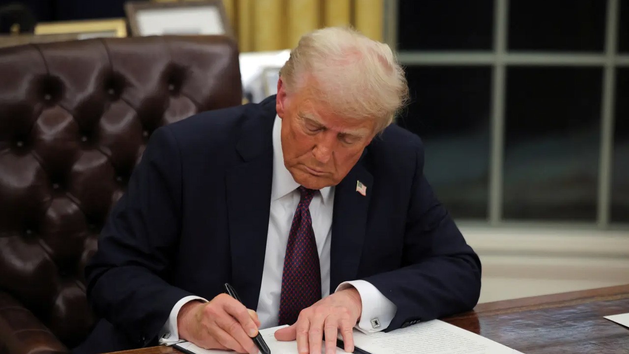 Trump'tan DeepSeek yorumu! Uyandırma çağrısı olarak gördü