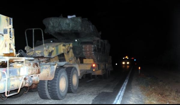 TSK Cerablus sınırına tank sevkiyatı devam ediyor
