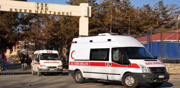 TSK erzak aracı devrildi: 3 şehit