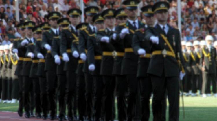 TSK’da binlerce askere FETÖ incelemesi