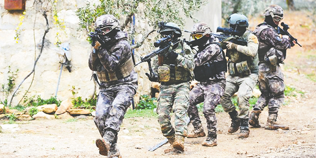 TSK’dan Afrin’de kapı kapı terörist avı