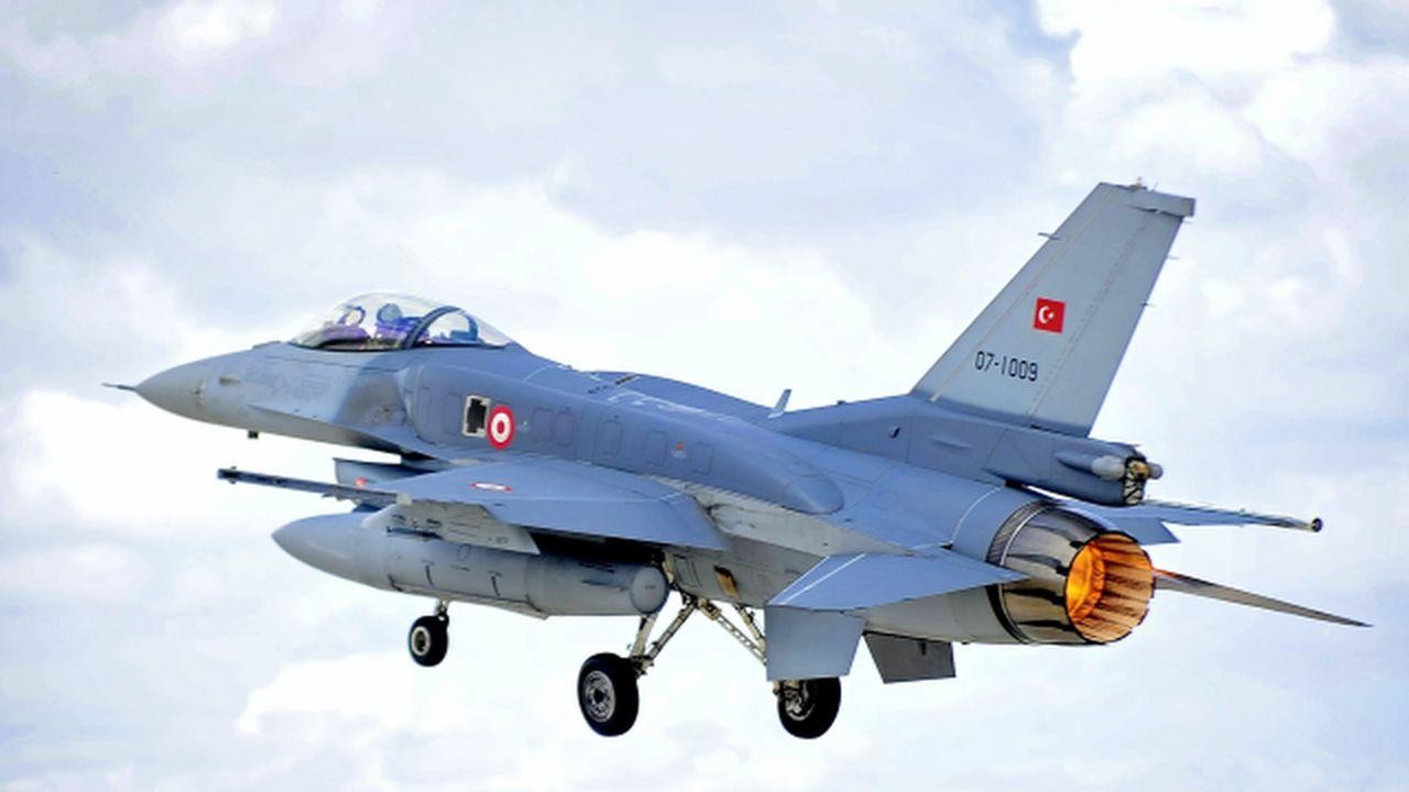 TSK'ya ait F-16'lar havada bir ilki gerçekleştirdi!