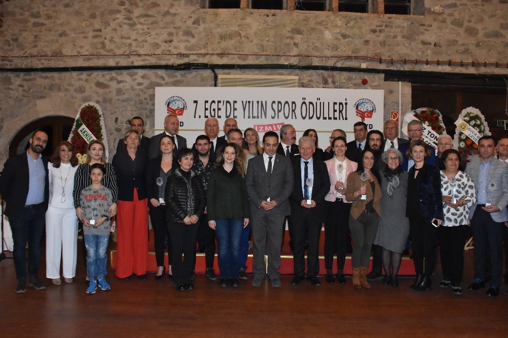 TSYD Ege yılın spor ödülleri verildi 