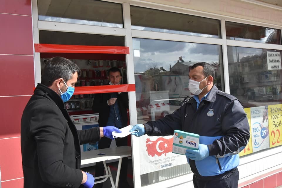 Tufanbeyli’de maske dağıtımına başlandı 