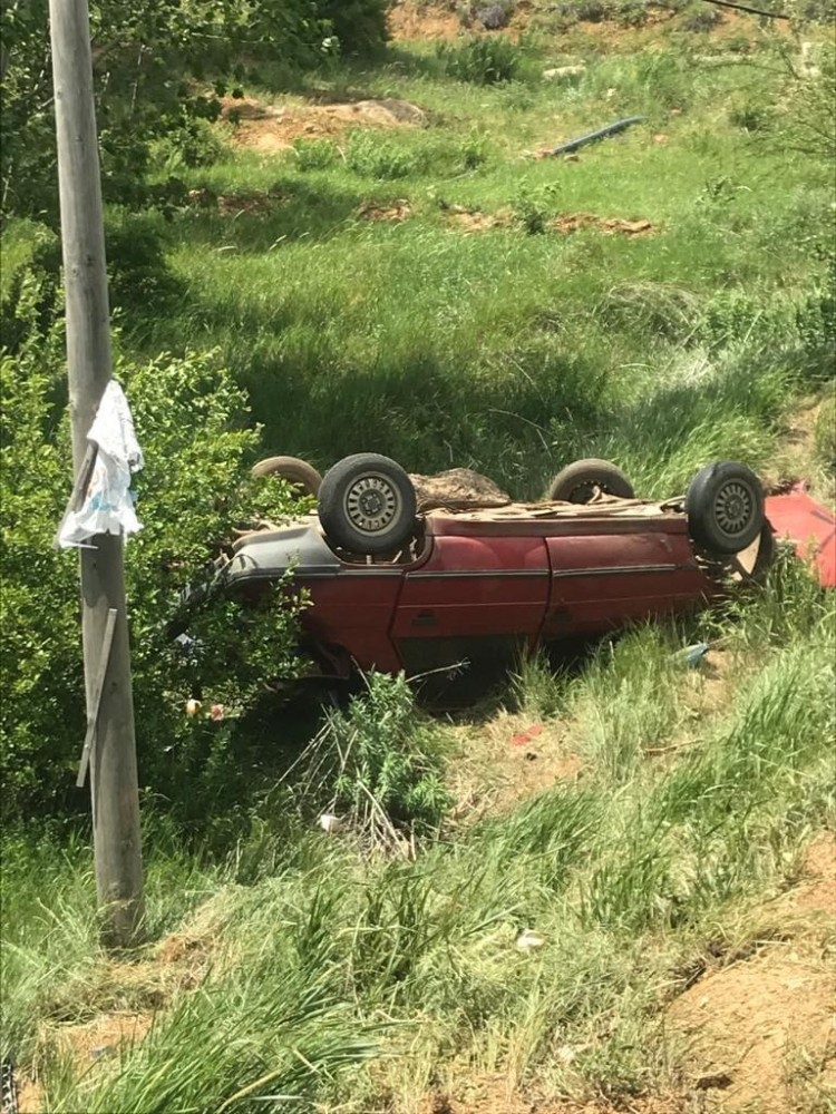 Tufanbeyli’de otomobil şarampole uçtu, sürücü yaralı kurtuldu 