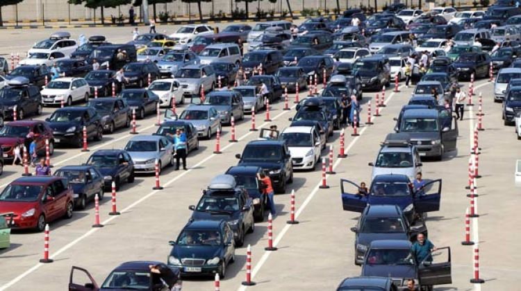 Tüfenkci: Kapıkule'den günde 3 bin 500 araç çıktı