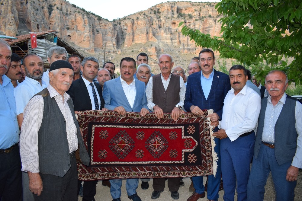 Tüfenkci ve Gürkan Akçadağlılarla bir araya geldi 