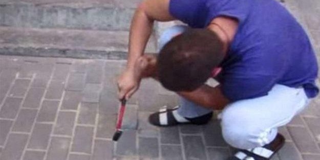 Tuğlaların altından bakın ne çıktı!