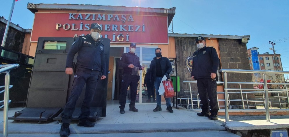 TÜGVA’dan polislere siperlik maske 