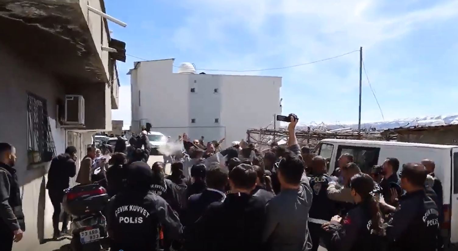 "Tüh sizin suratınıza" dedirtmişlerdi! Seçim günü büyük namussuzluğa imza atan Dem Partililerle ilgili flaş gelişme