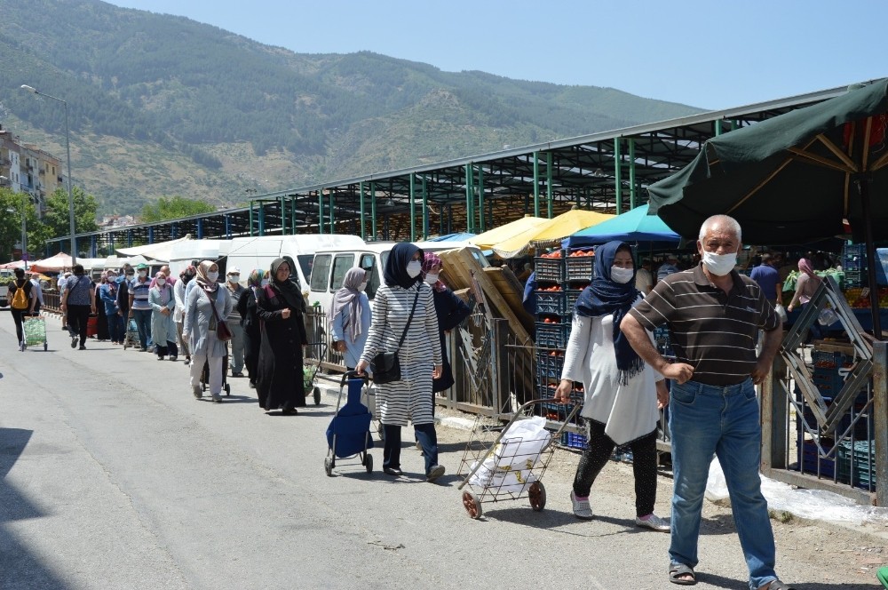 Tuhafiye tezgahları boş kaldı 