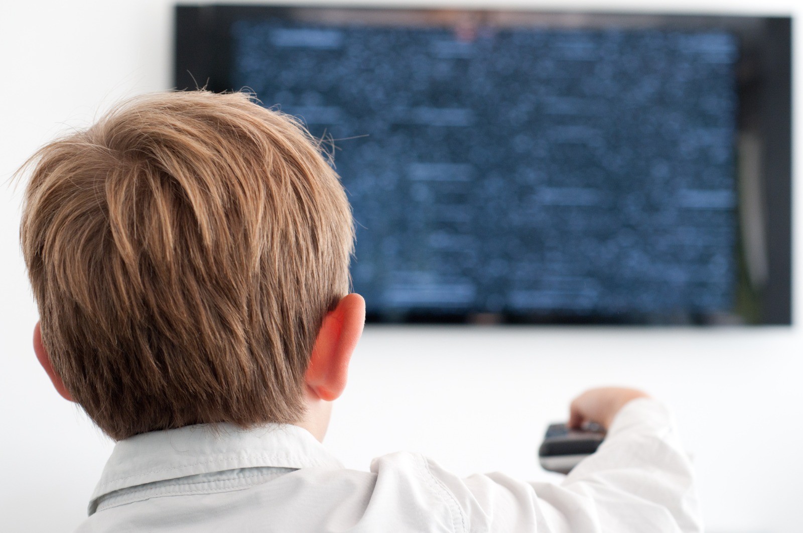 TÜİK verileriyle ortaya çıktı! Çocuğunuz televizyonu böyle izliyorsa dikkat