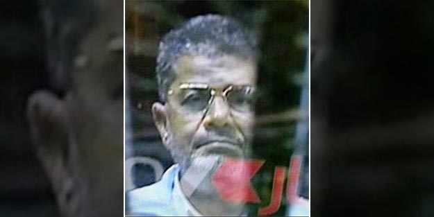 Tüm basın bu fotoğrafı paylaşmıştı... Mursi’nin oğlu doğrusunu açıkladı!