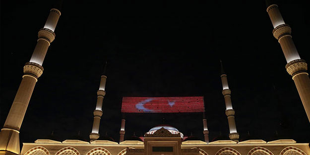 Tüm camilerden sela okundu