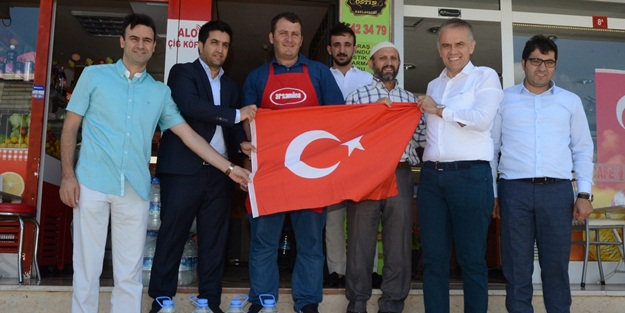 Tüm Çekmeköy kırmızı beyaz