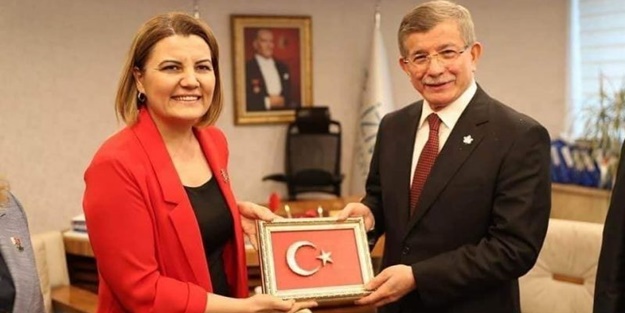 Tüm değerleri ayaklar altında! Ahmet Davutoğlu bunu da yuttu