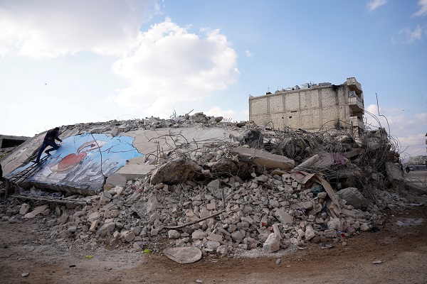 Tüm dünya bu adamı konuşuyor! Herkes öldü sandı mezarlıkta canlandı