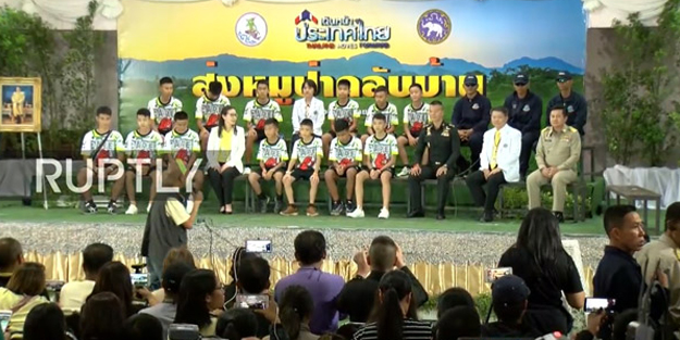 TÃ¼m dÃ¼nya bu anÄ± bekliyordu: Ä°lk kez TV'de gÃ¶rÃ¼ntÃ¼lendiler!