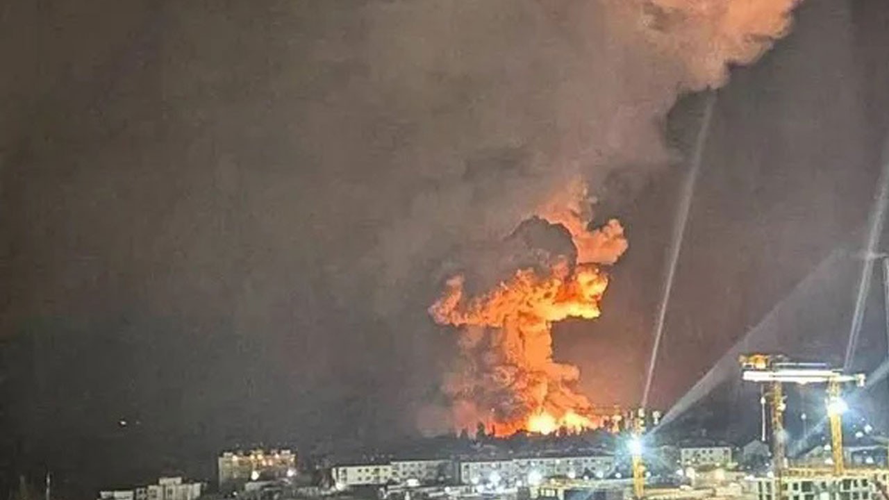 Tüm dünya İsrail ve İran’a odaklanmışken… Rusya'da geceyi aydınlatan saldırı: Yakıt terminalini yok ettiler