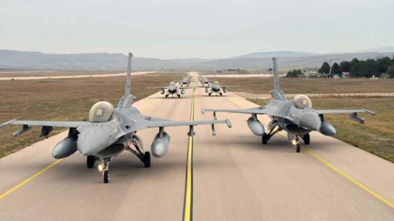 Tüm dünyaya ilan ettiler: Türkiye istiyorsa gelsin ülkemizde üs kursun, F-16'larını konuşlandırsın