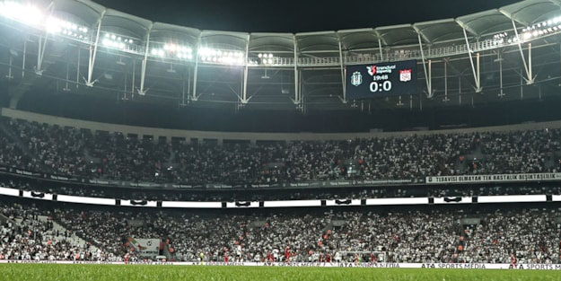 Tüm gözler dev maçın oynanacağı tarihte! Beşiktaş-Galatasaray derbisi pazartesi oynanacak!