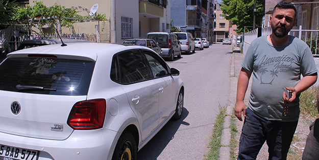 Tüm mahalle şaşkın! Arabasının yanına gidenler hayatının şokunu yaşadı