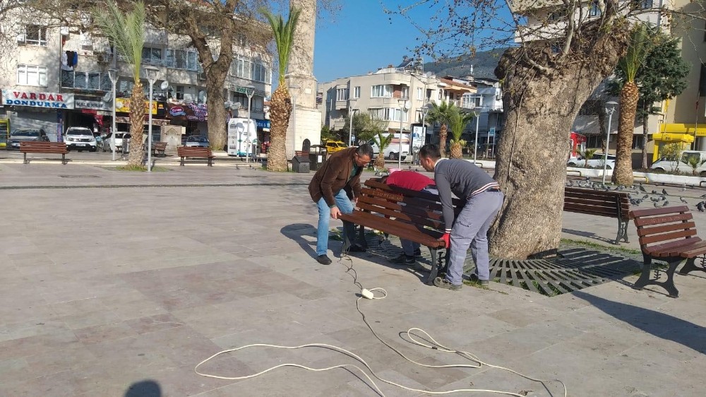 Tüm meydanlardaki oturma grupları sökülüyor 