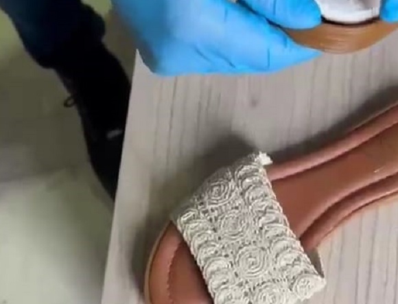 Tüm paketler tek tek açıldı | Kargoyla gelen terlikten bakın ne çıktı!